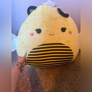 20 INCH QUEEN BEE SQUISHMELLOW NEW